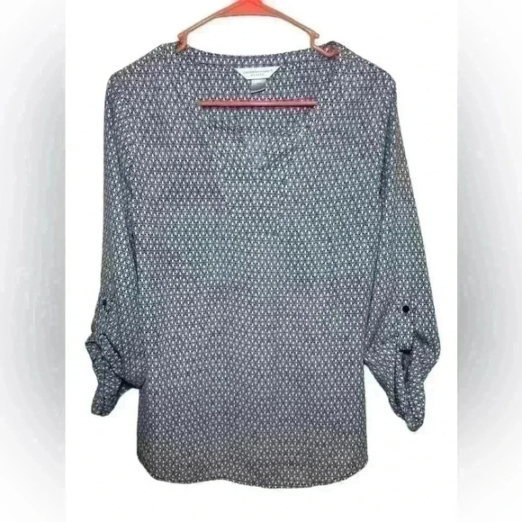 Christopher & Banks Petites Geometric Top Size Medium Notched Collar - Picture 1 of 8